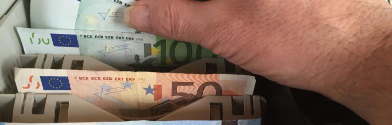 Kredyt gotówkowy na wyciąg z konta - kto może skorzystać z takiej oferty?